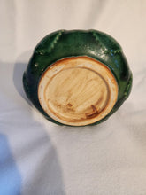 Load image into Gallery viewer, Vintage Majolica Frog Bowl/Planter With 6 Frogs. 7 Inches In Diameter