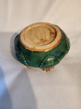 Load image into Gallery viewer, Vintage Majolica Frog Bowl/Planter With 6 Frogs. 7 Inches In Diameter