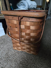 Load image into Gallery viewer, Vintage Picnic Basket