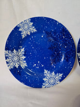 Load image into Gallery viewer, Studio 33 Winter Holiday Snowflake Plates