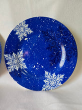 Load image into Gallery viewer, Studio 33 Winter Holiday Snowflake Plates