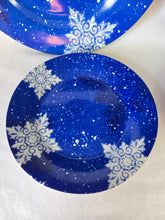 Load image into Gallery viewer, Studio 33 Winter Holiday Snowflake Plates