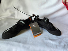 Load image into Gallery viewer, Climb X Rave Strap Climbing Shoes Black Sz 6.5