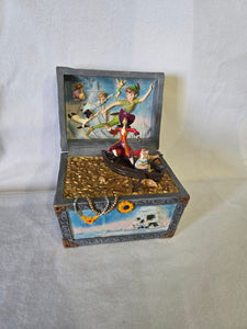 Disney Traditions "Treasure-strewn Tableau"